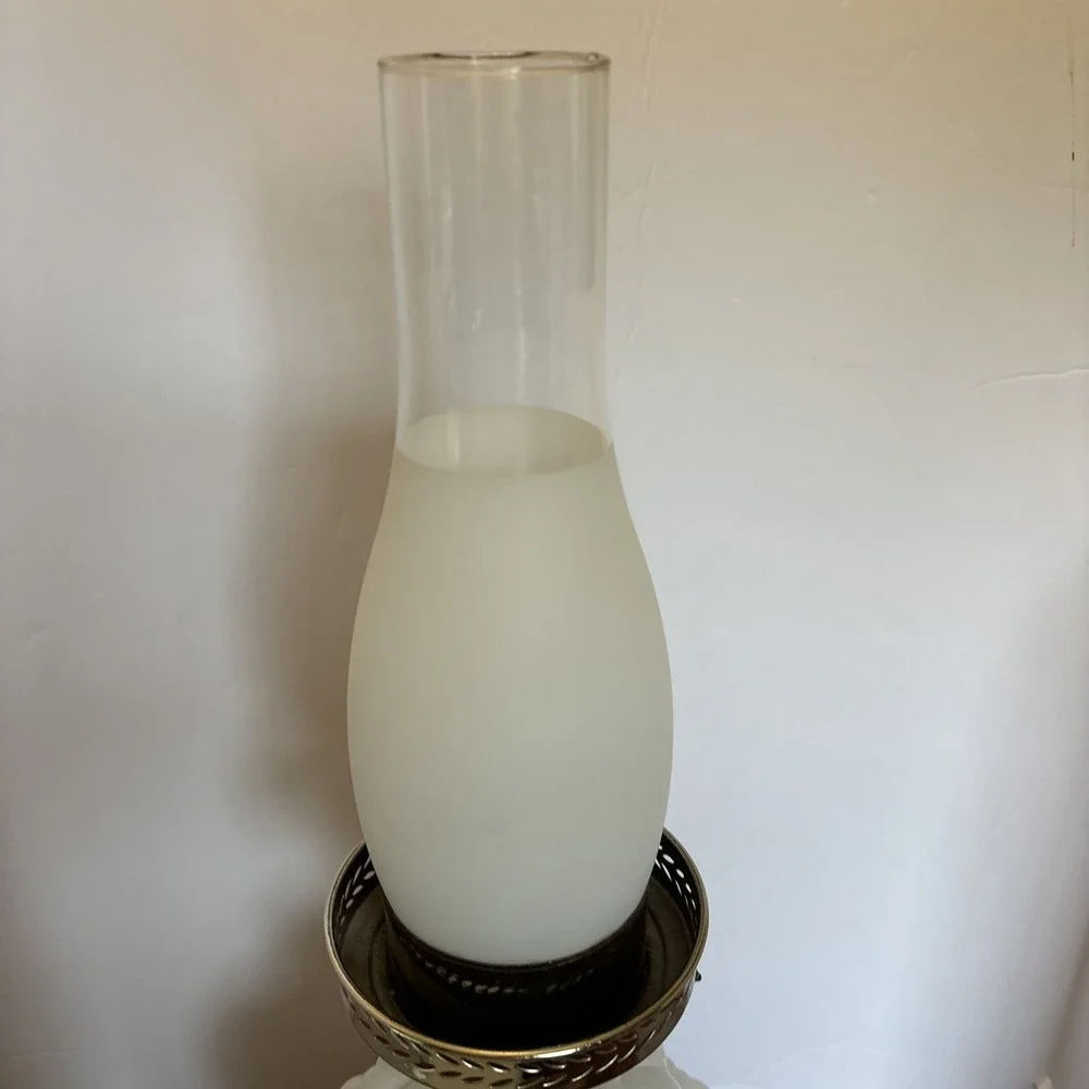 VTG MCM  Gone With The Wind Milk Glass Diamond Quilt Pattern 3 Way Lamp Complete